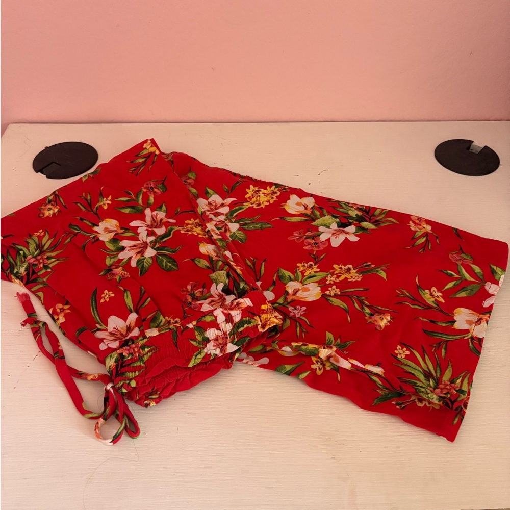 Joe Benbasset Red Floral Capris
